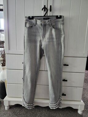 Charlie B Light Gray Women’s Jeans with Fringed Hem Sz 6